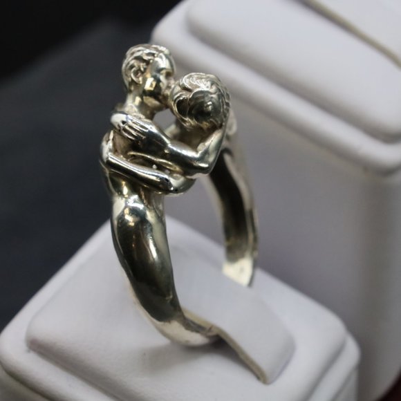 Kissing ring - Picture 1 of 3